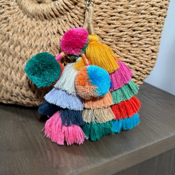 Woven Straw Tote Bag w/ Round Handles & Pom-Pom Tassel  -  Beach / Market Bag - Picture 2 of 8